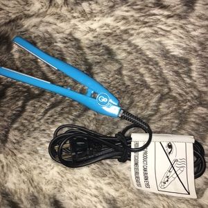 Mini travel flat iron